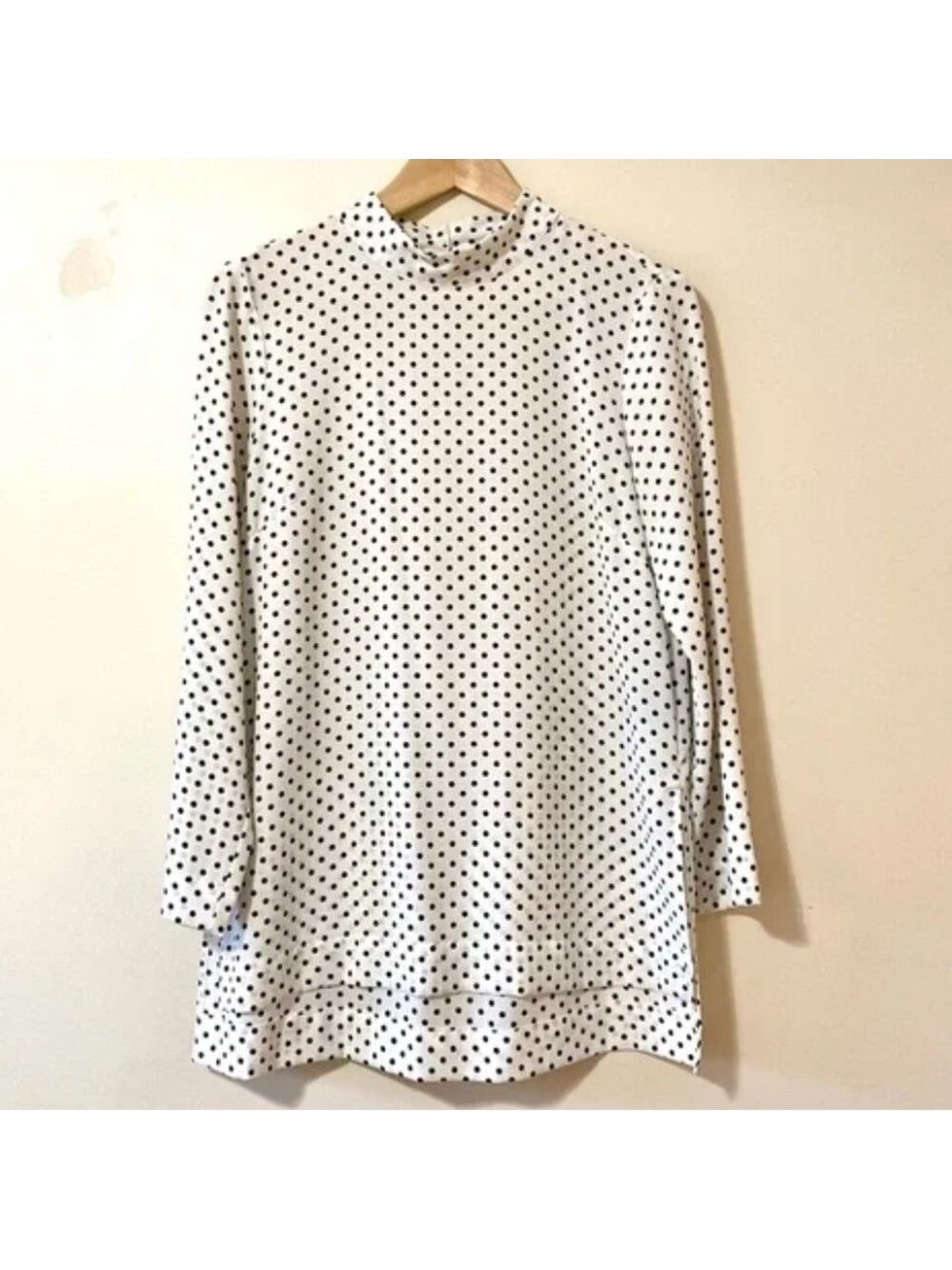 H&M Mock Neck Minimalist Polka Dot Blouse, Flowy Long length Side Slits sz 4
